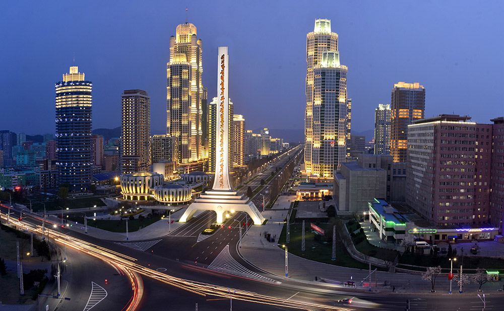 黎明大街的夜景