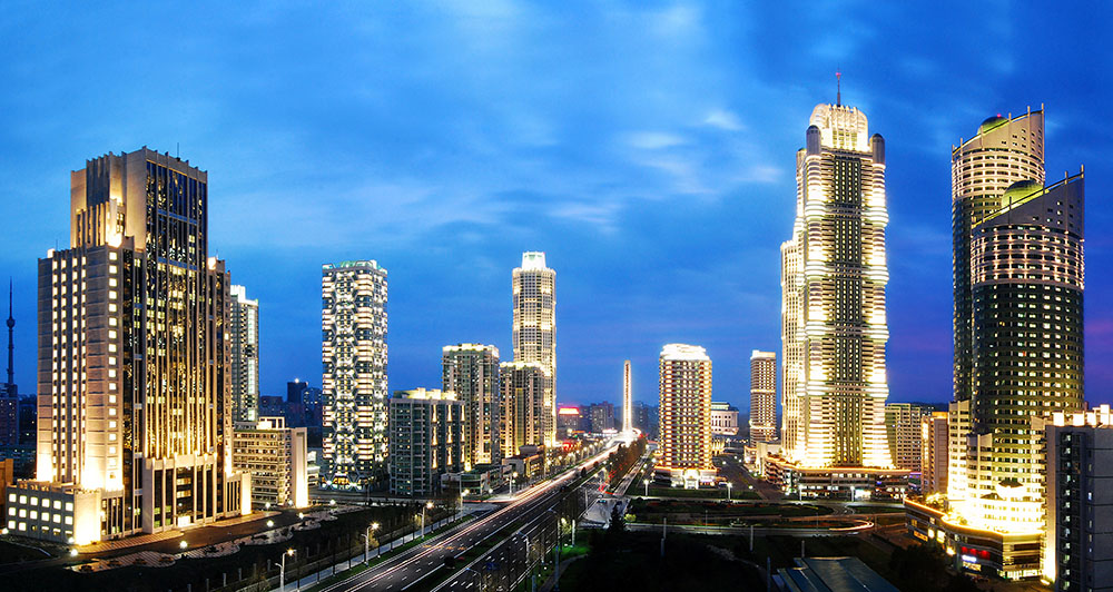 黎明大街的夜景