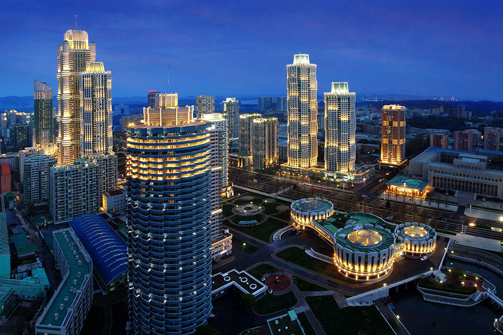 黎明大街的夜景