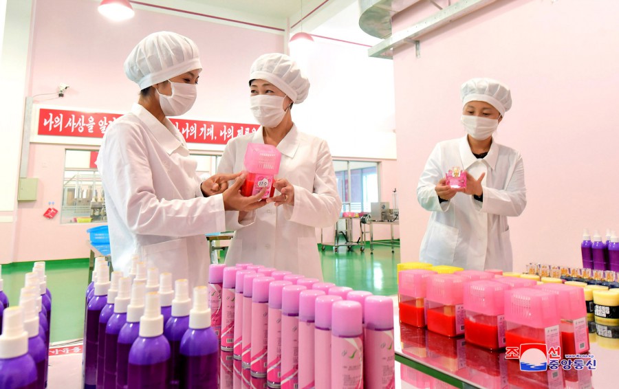 朝鲜女人的工作面貌(1)