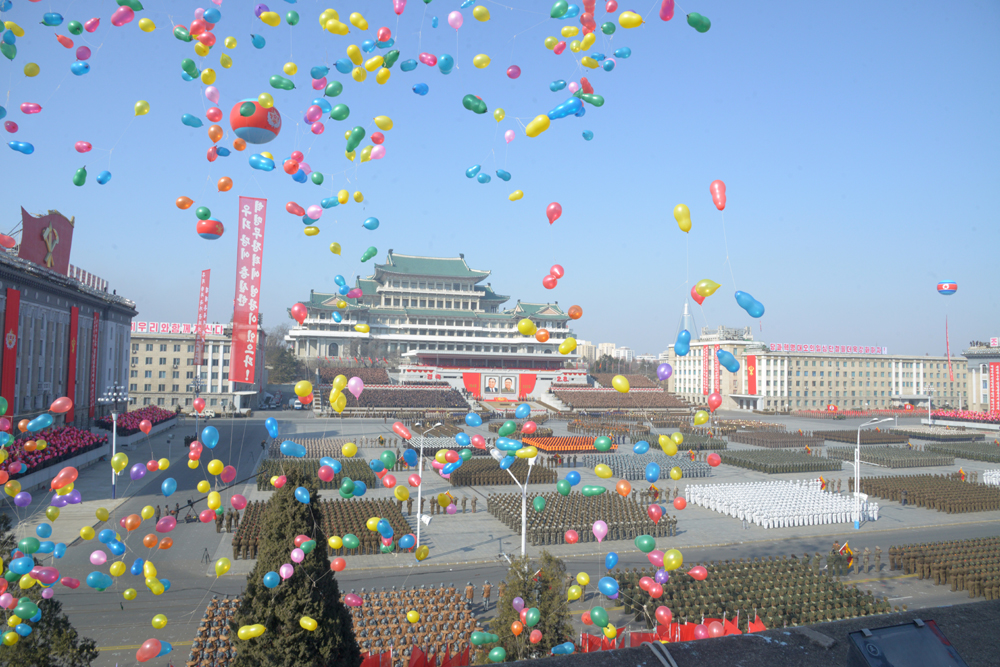 庆祝朝鲜人民军建军70周年阅兵式隆重举行