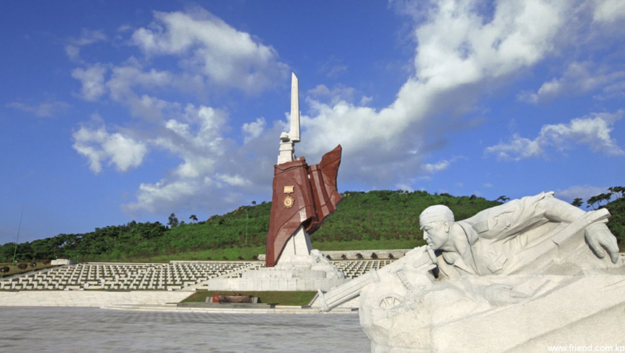 Cimetière des martyrs de la guerre de Libération de la patrie