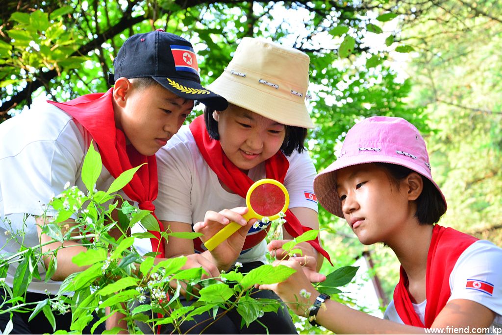 Colonie de vacances des alpinistes de l’Organisation des enfants de Myohyangsan de la ville de Pyongyang