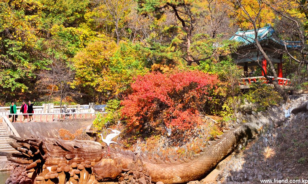 Le paysage d’automne au mont Ryong-ak