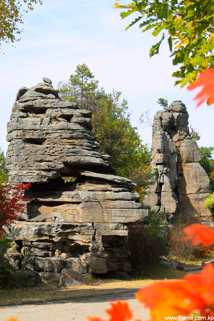 Kama Crag and Remun Rock