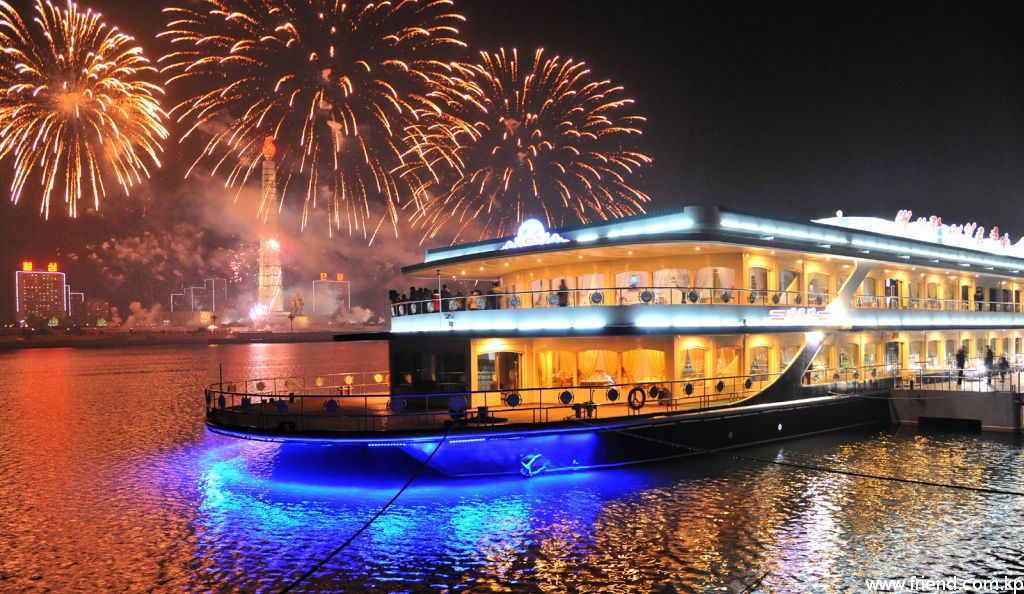 the Scenery at the riverside of Taedong River