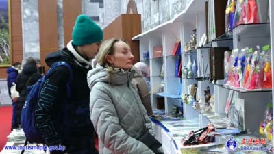 Туристы из России побывали в разных местах г. Пхеньяна