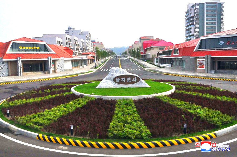 Samjiyon, ciudad moderna urbe montaňosa(1)