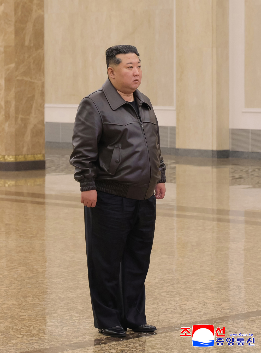 Le respecté camarade Kim Jong Un visite le Palais du Soleil de Kumsusan avec la gloire d’avoir célébré solennellement le 80<sup>e</sup> anniversaire de la fondation du PTC