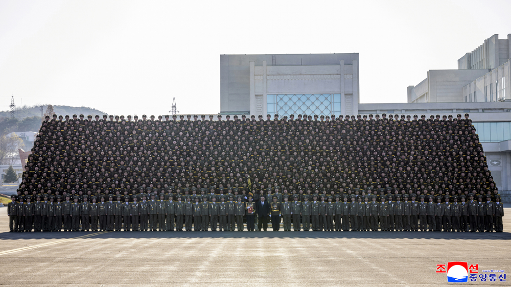 경애하는 김정은동지께서 창립 80돐을 맞는 사회안전성을 방문하시고 사회안전군 장병들을 축하격려하시였다