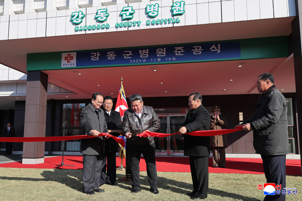 Solennelle cérémonie d’inauguration de l’hôpital de l’arrondissement de Kangdong dans le cadre de la « Politique de développement local 20×10 »