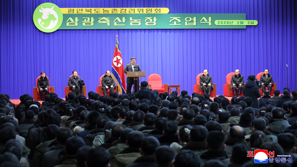 새시대 사회주의농촌건설과 축산업발전의 새로운 본보기로 일떠선 삼광축산농장 조업식 진행