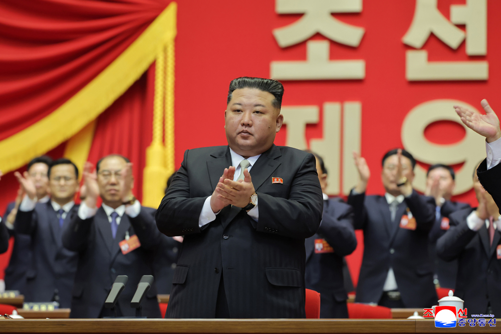 Manifestation de la ferme volonté et du désir ardent d’ouvrir une nouvelle époque d’essor de la révolution Juche sous la direction du respecté camarade Kim Jong Un<br>La séance du quatrième jour du IX<sup>e</sup> Congrès du PTC