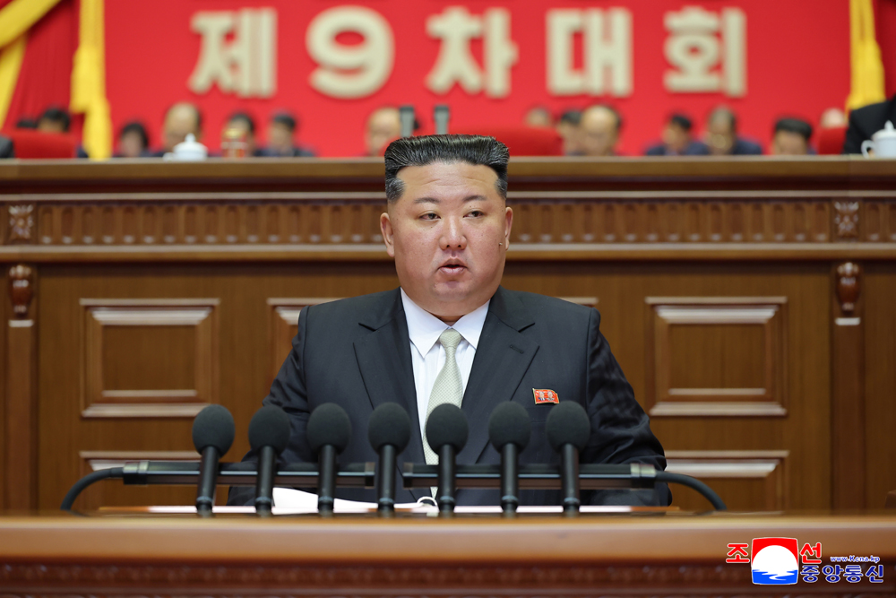 La séance du cinquième jour du IX<sup>e</sup> Congrès du Parti du travail de Corée<br>Le respecté camarade Kim Jong Un énonce ses conclusions ayant valeur de programme