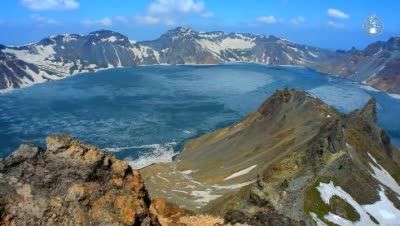 白頭山の雪解け