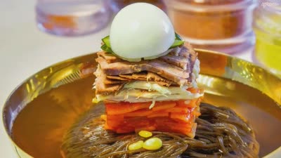 Kuksu de Pyongyang en caldo frío favorito de todas las personas